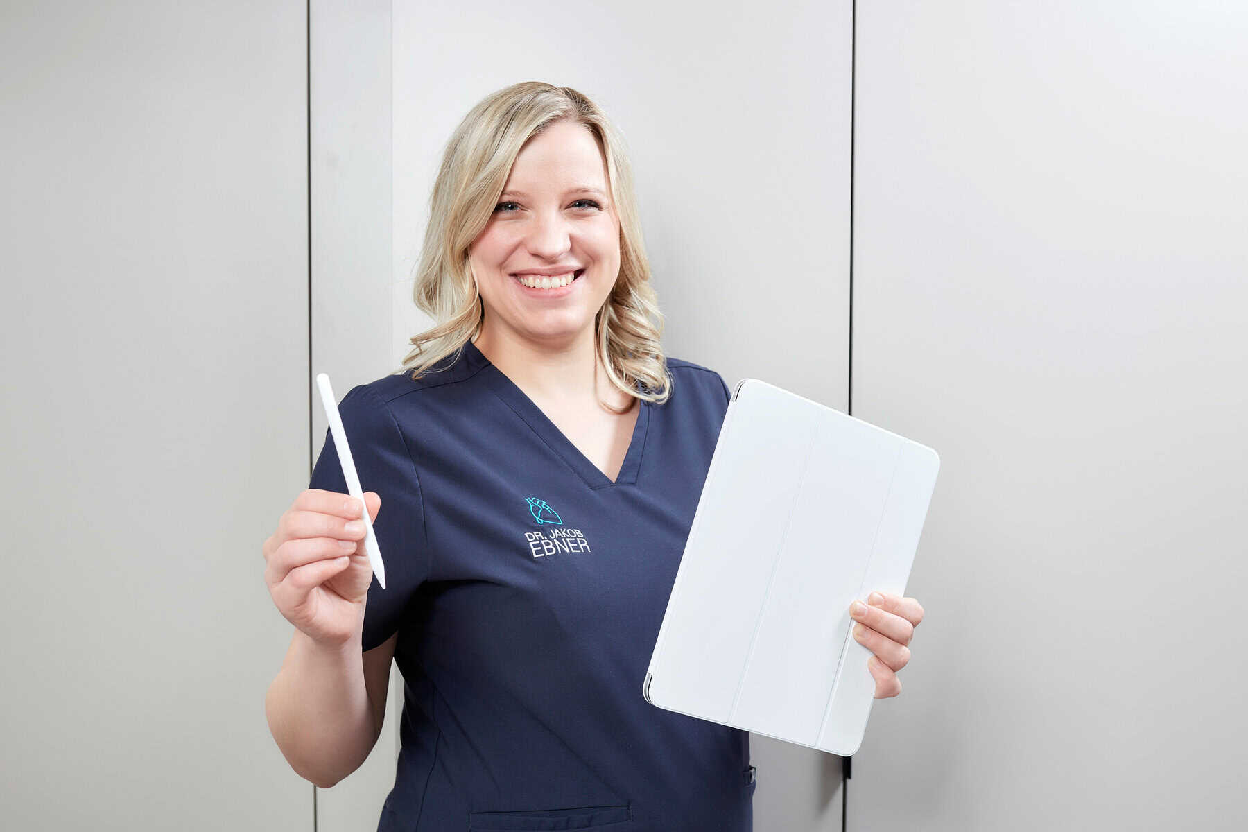 Stefanie Ebner, MScN, BScN ist diplomierte Gesundheits- und Krankenpflegerin